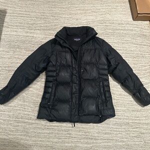 Patagonia women’s “down with it” 600-fill down jacket. size large in black.